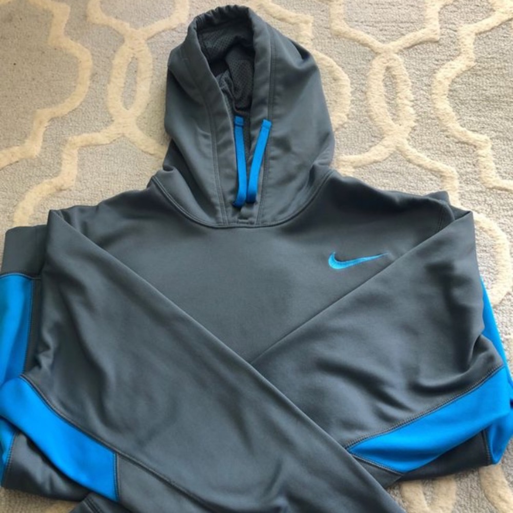 Large Nike therma sweatshirt